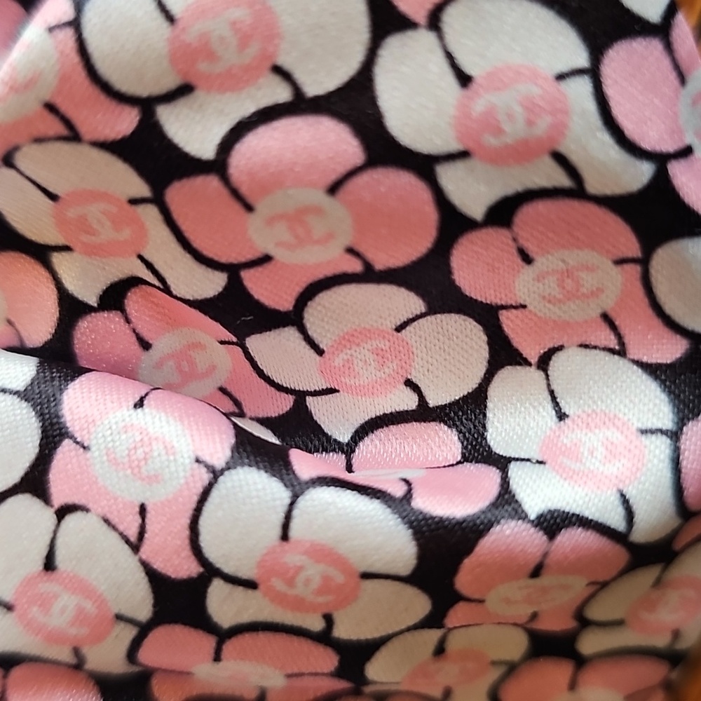CHANEL Pink and White Floral Hair Scrunchie - Picture 5 of 5